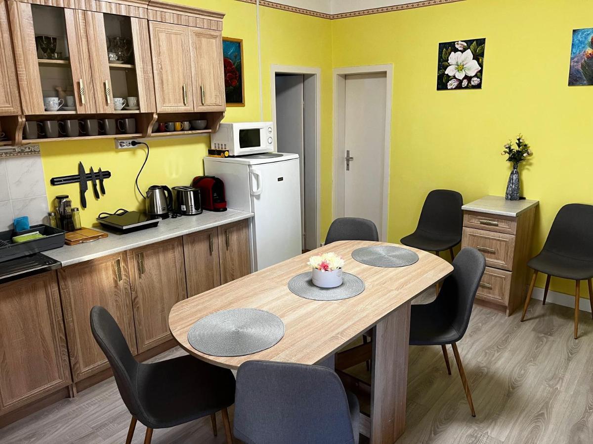 Postakocsi Vendeghaz Kisgyor Hotell Exteriör bild